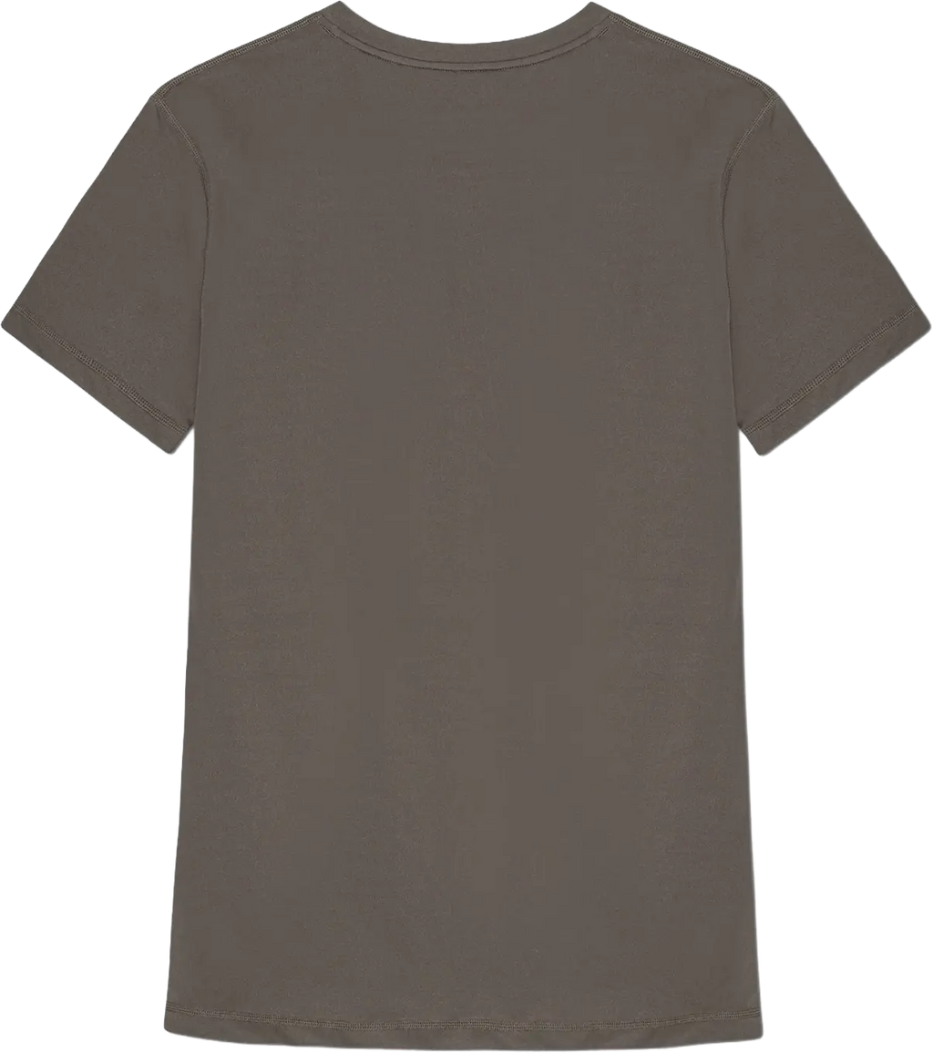 Ryggen af re do® Active T-shirt i Ash Brown, modellen Alma