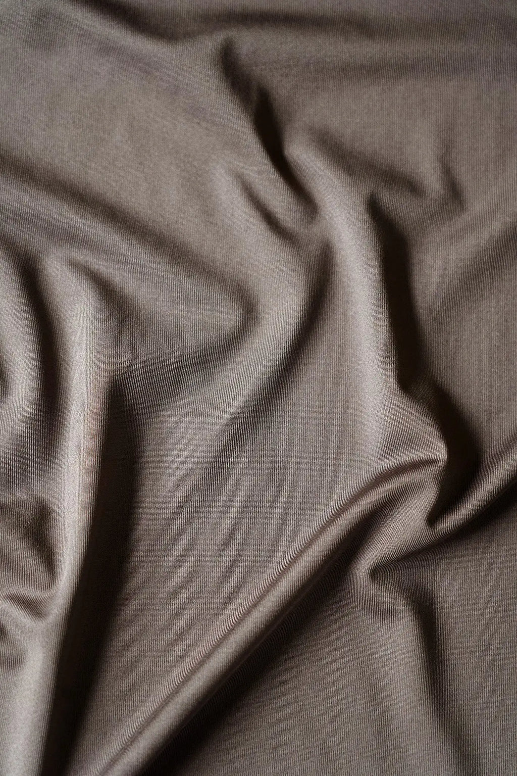 Closeup af stoffet på re do® Active T-shirt i Ash Brown