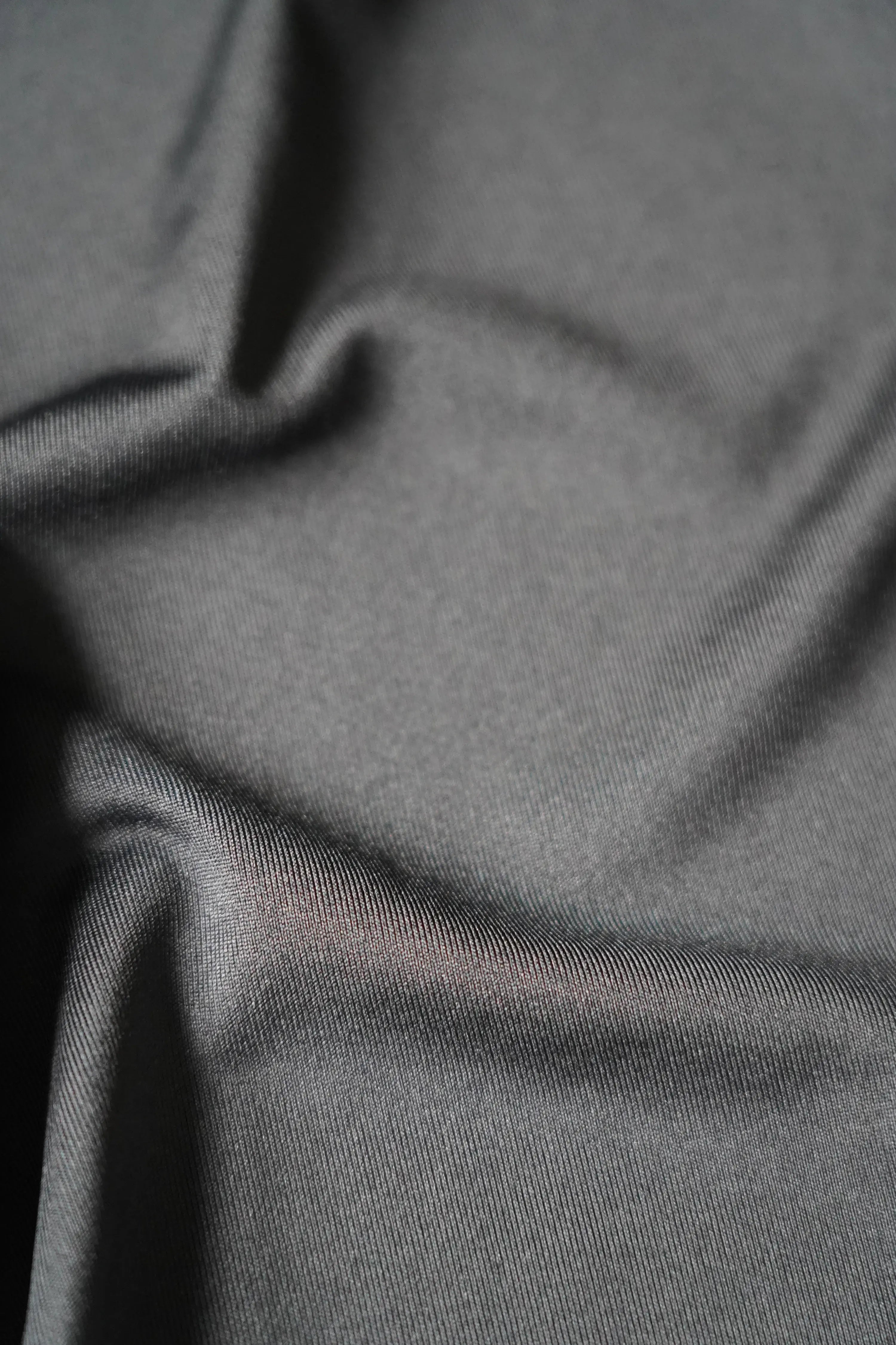 Closeup af stoffet på re do® Active T-shirt i sort