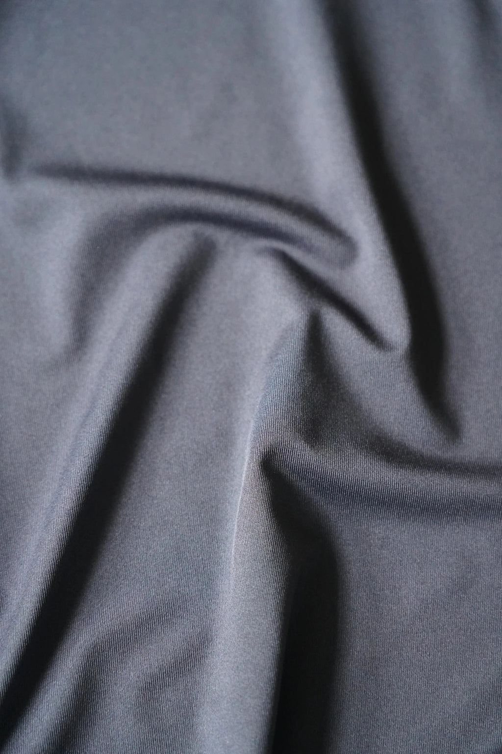 Closeup af stoffet på re do® Active T-shirt i Navy Blue