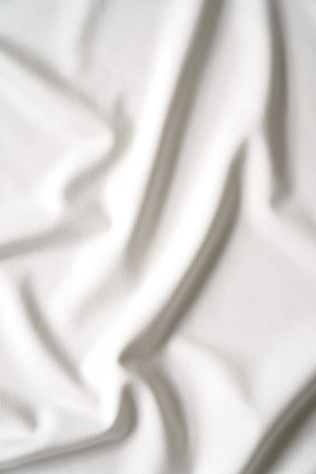 Closeup af stoffet på re do® Active T-shirt i Star White. #star white