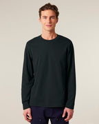 LONGSLEEVE T-SHIRT på model forfra #black
