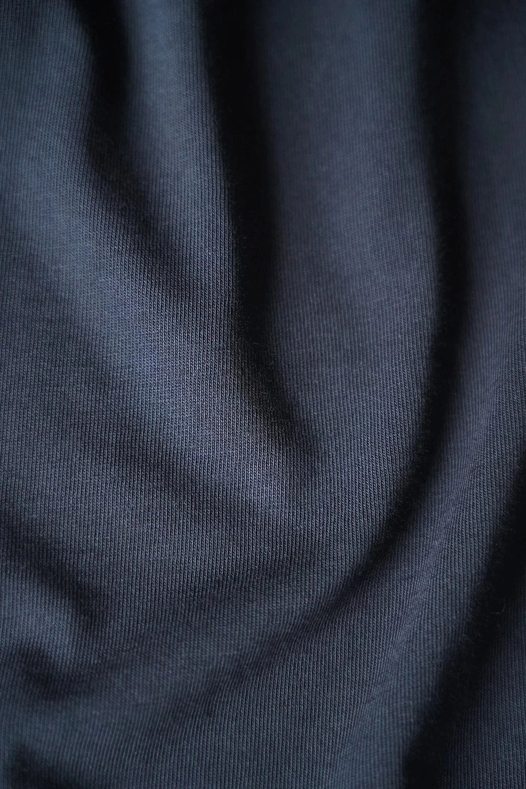 Closeup af stoffet på re do® Bomuld T-shirt i #Navy Blue