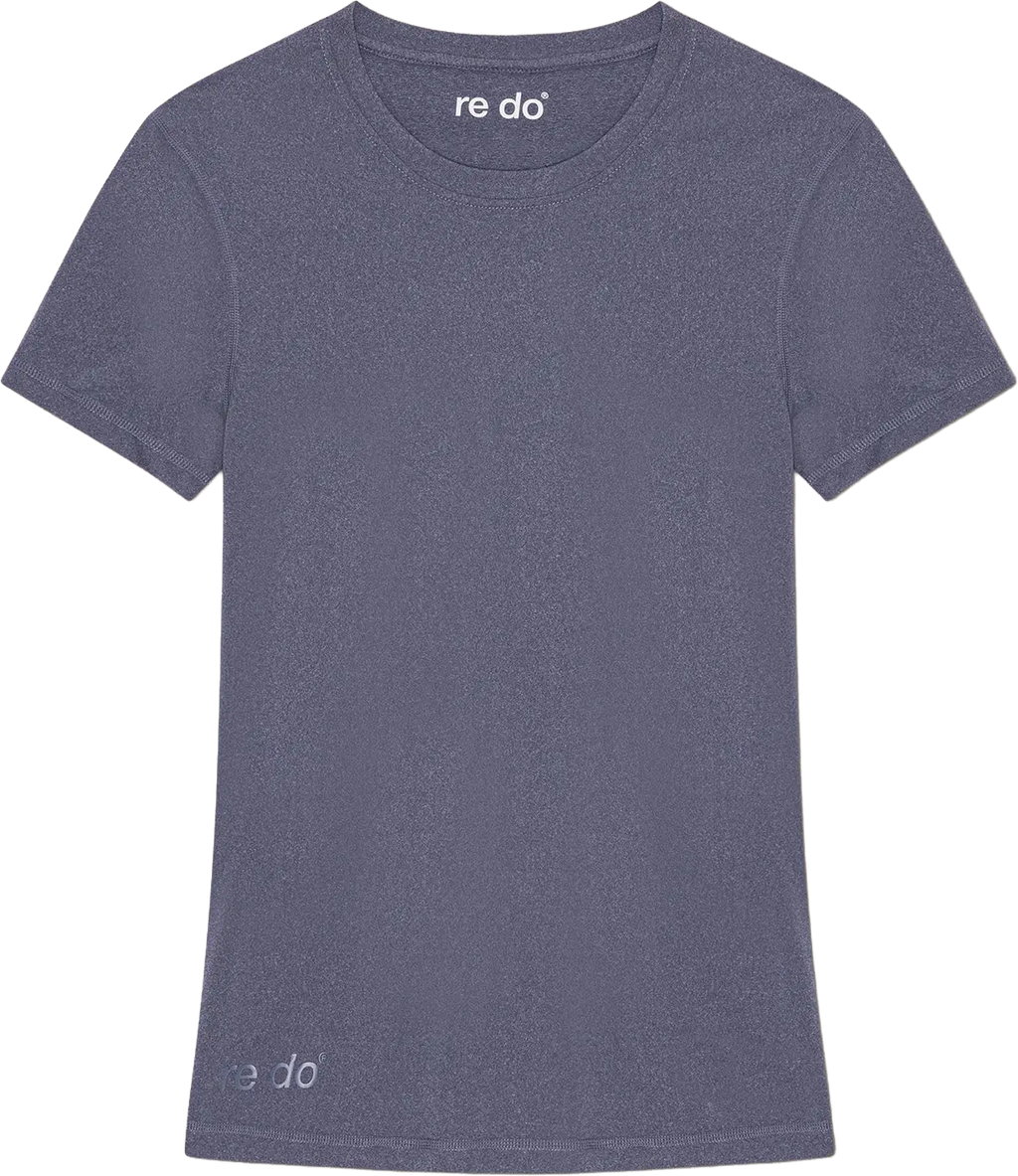 re do® Movement T-shirt i #Thunder Blue, modellen Mai
