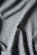 Closeup af stoffet på re do® Movement T-shirt i Antracite