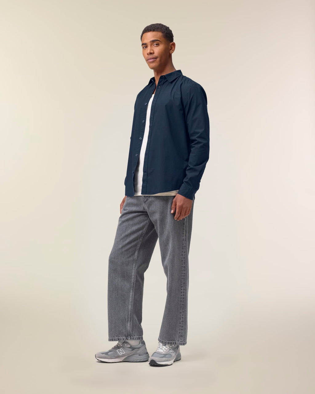 OXFORD SHIRT på model #navy blue