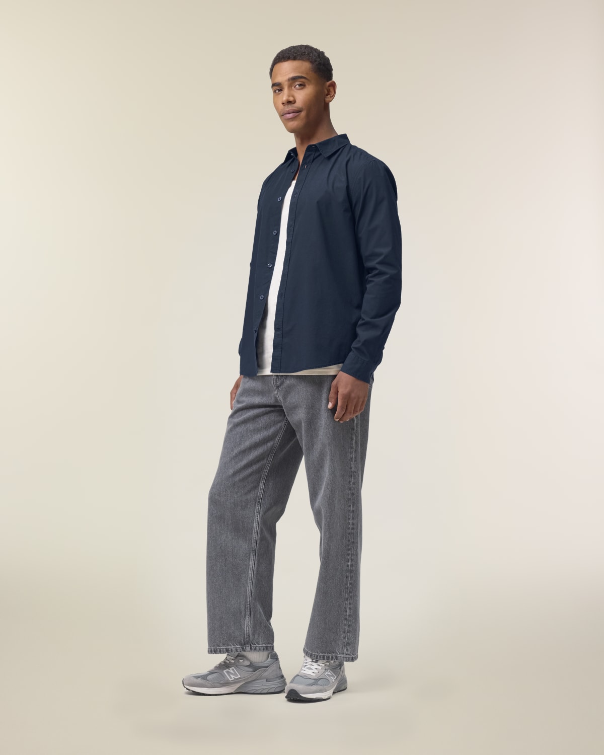 OXFORD SHIRT på model #navy blue