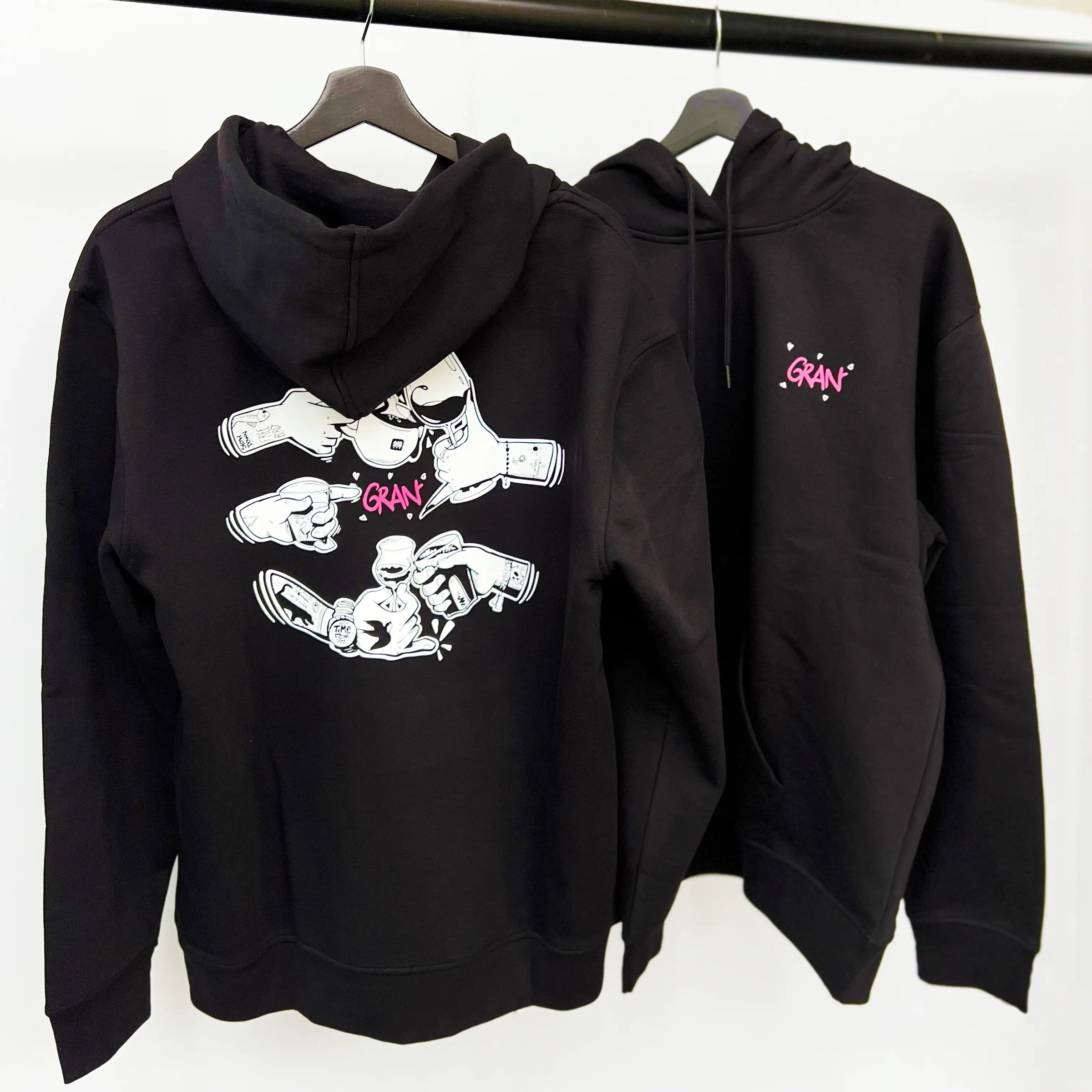 Hoodie med tryk fra re do® i sort, model Francis, collab med Café Gran.