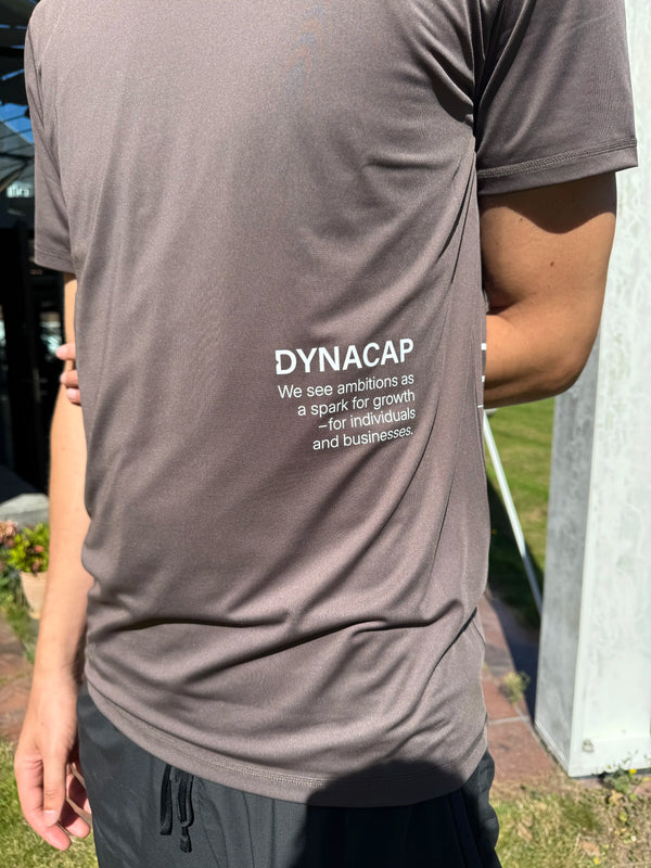 Active T-shirt med tryk fra re do® i Ash Brown, Løbe t-shirt til DHL, collab med Dynacap