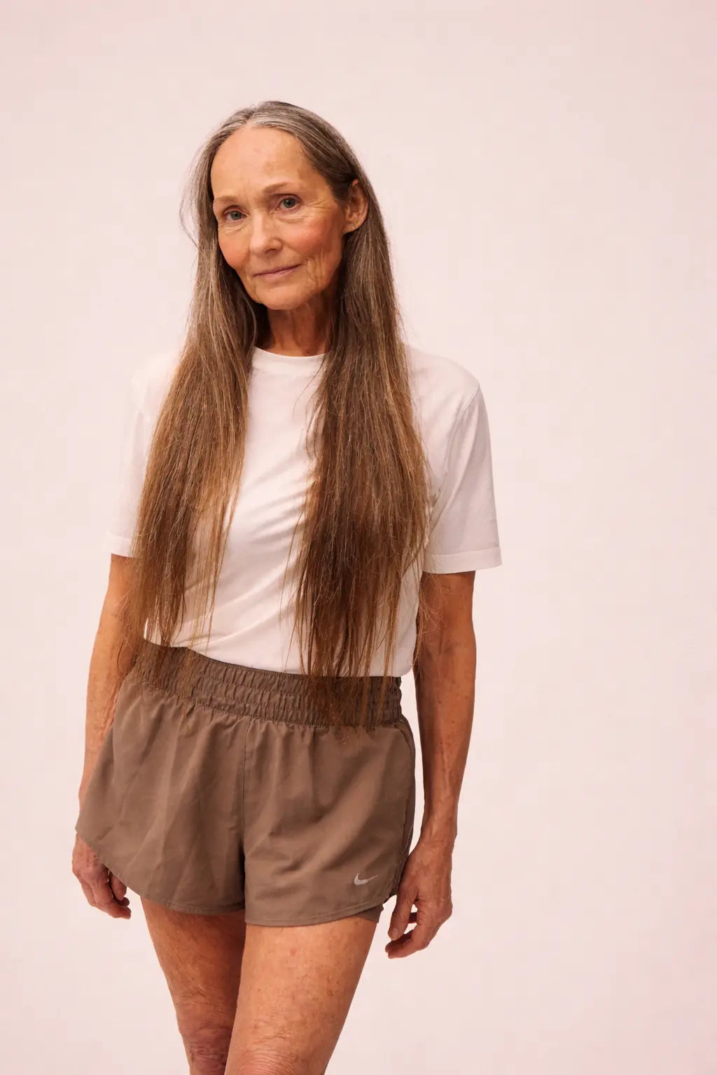 Kvinde iført Movement T-shirt i White fra re do®